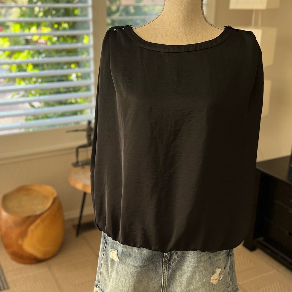 RACHEL BY RACHEL ROY NECKlINE SLEEVELESS TOP
Size S, Black, VERY GOOD.